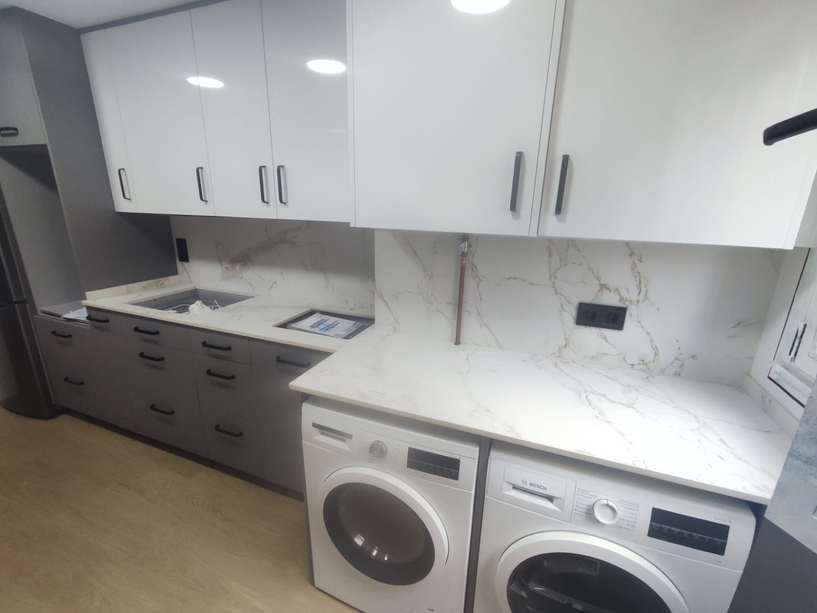 Cocina con lavadero reformada